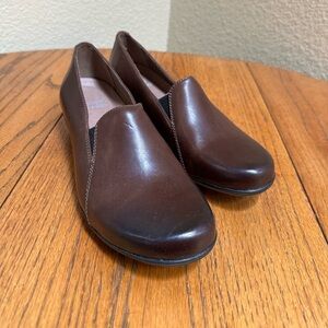 Dansko Farah brown heeled loafers